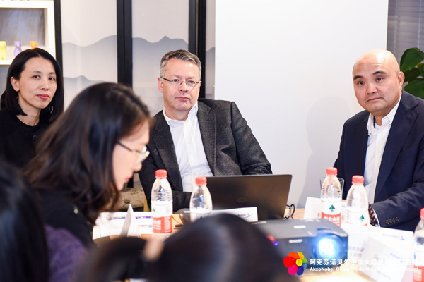 阿克苏诺贝尔:剥离与新生